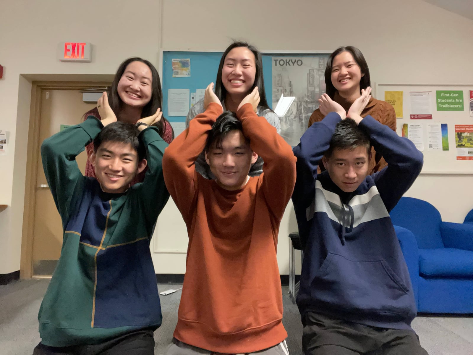The six members of dum moment